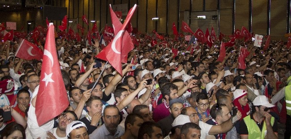 Erdoğan\'a Lyon\'da Sevgi Seli