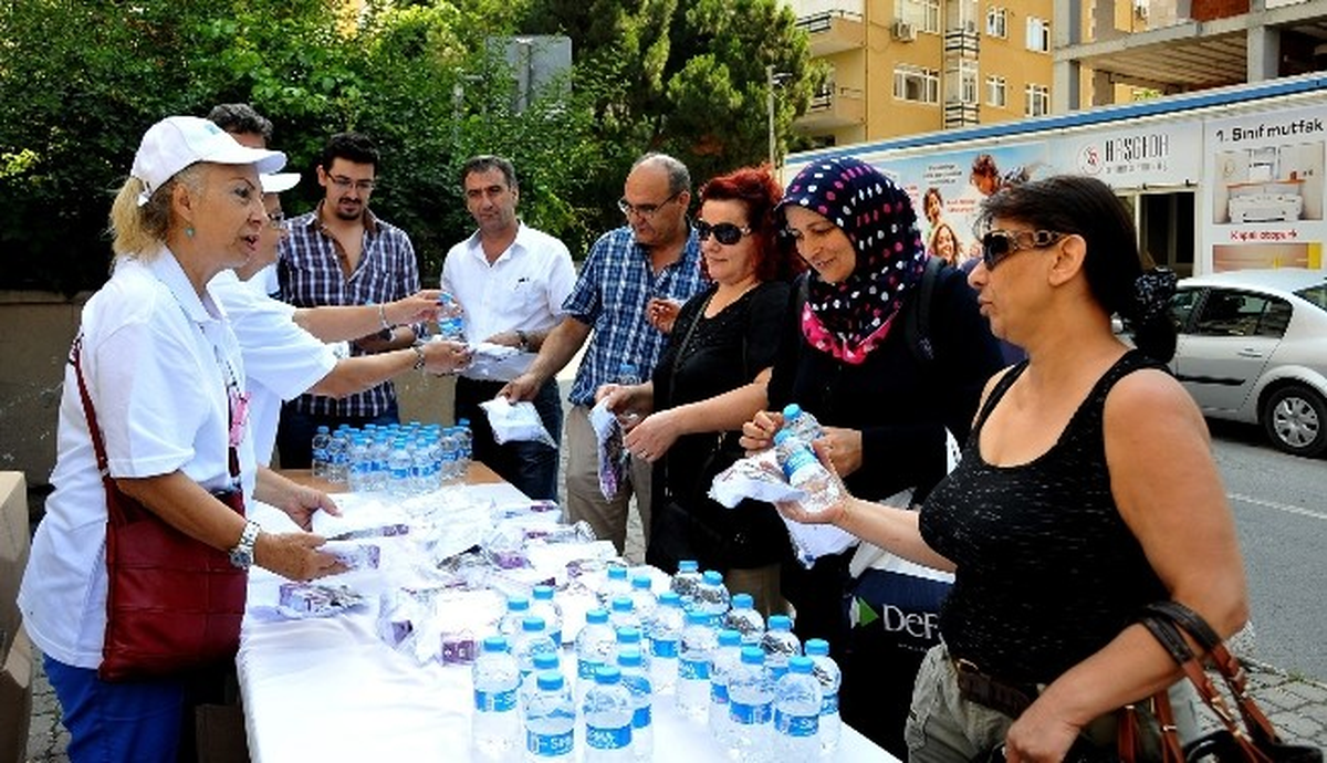 Kadıköy Belediyesinden Üniversite Adaylarına İkram