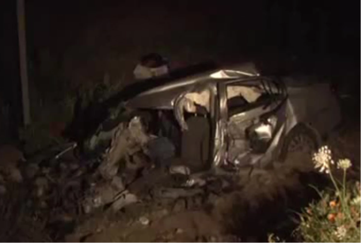 Kayseri\'de Otomobille Minibüs Çarpıştı: 3 Ölü, 14 Yaralı