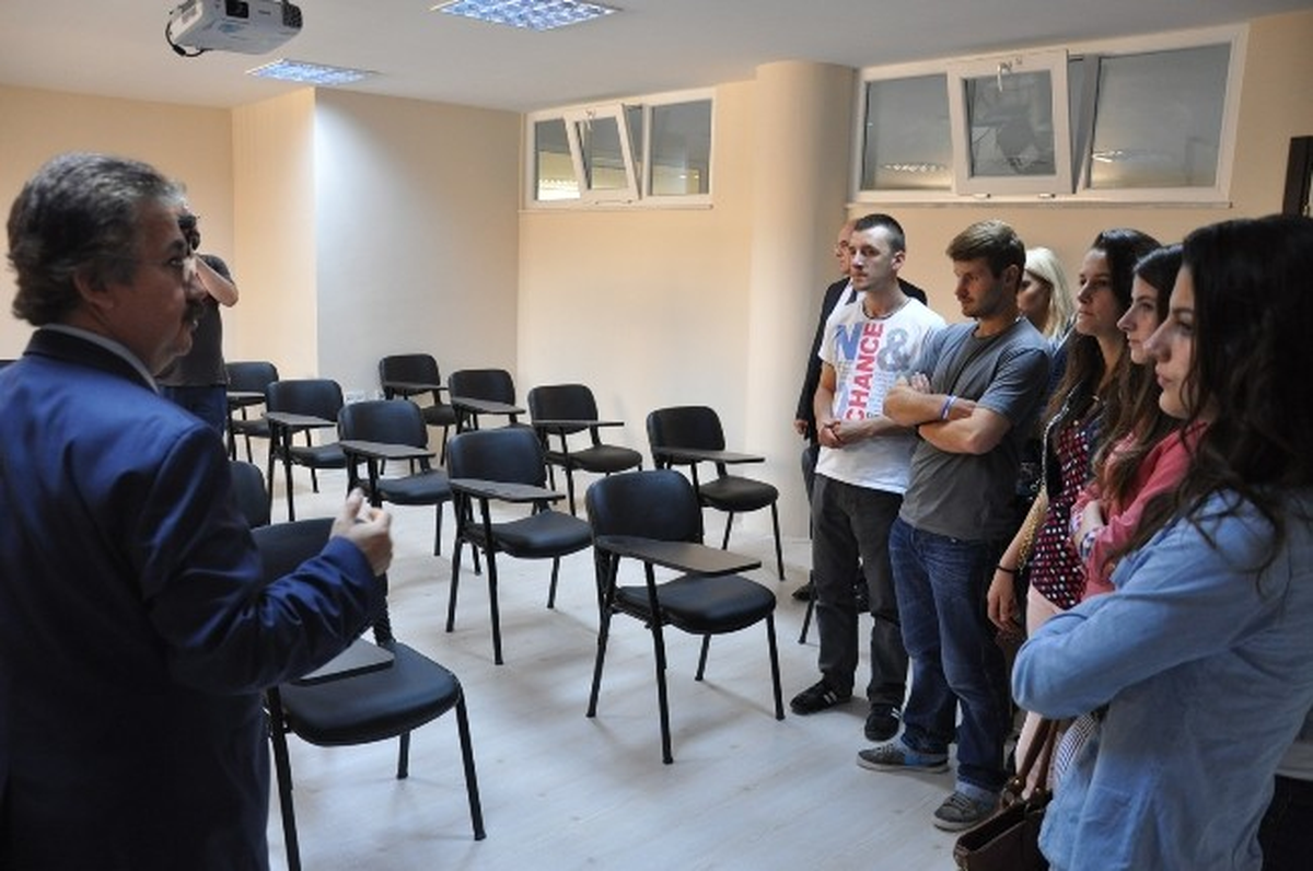 Kosovalı Öğrenciler İşletme Fakültesini Gezdi