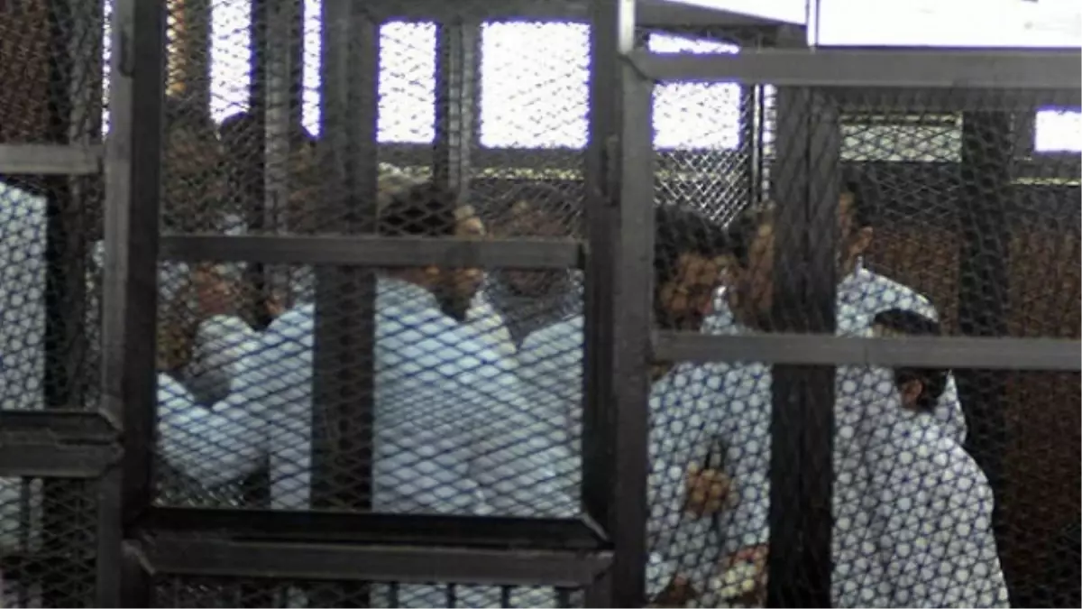 Mısır'da Darbe Karşıtlarının Yargılanması