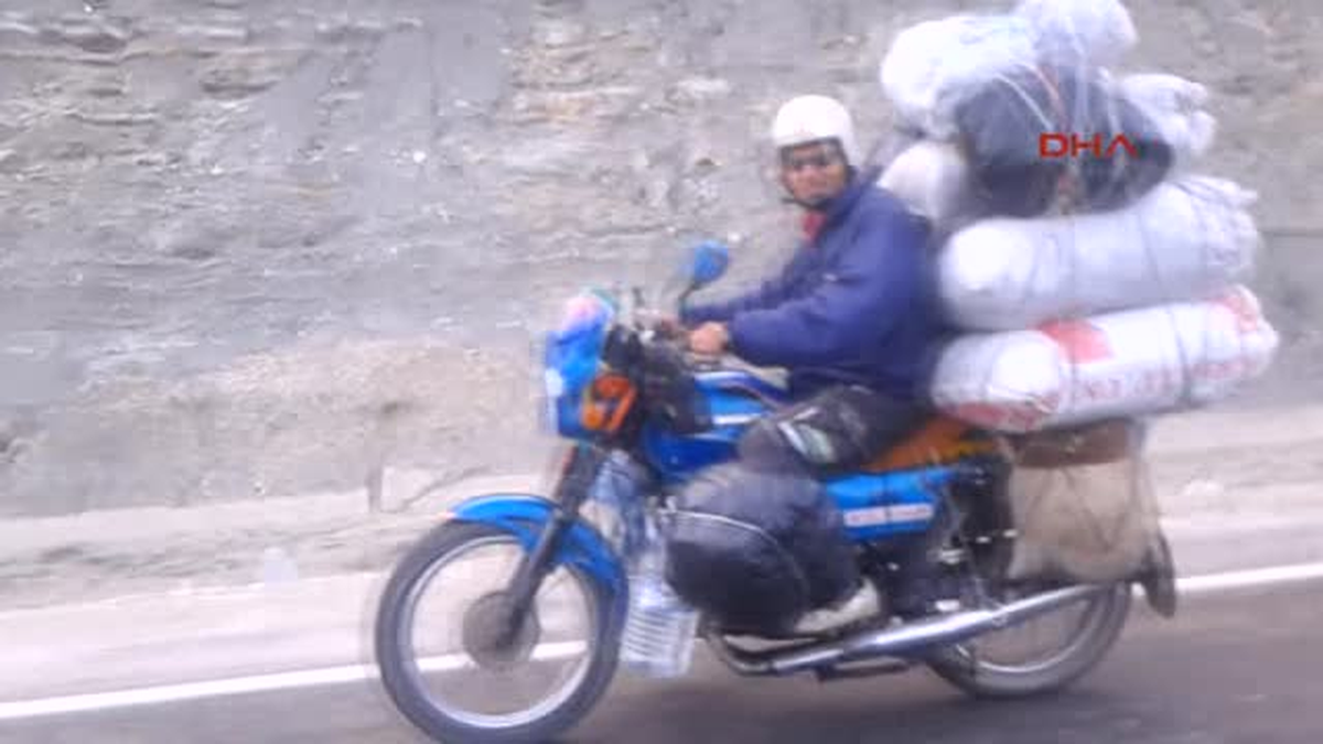Motorsikite 10 Çuval Kozalak Yükledi