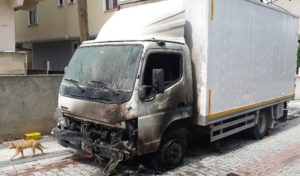 Araçları Kundaklanan Şahıs, Kan Davalılarını Sorumlu Tuttu
