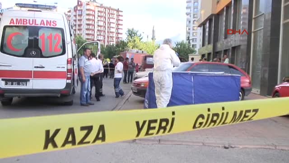 Seccade Silkelerken Düşen Kadın Öldü