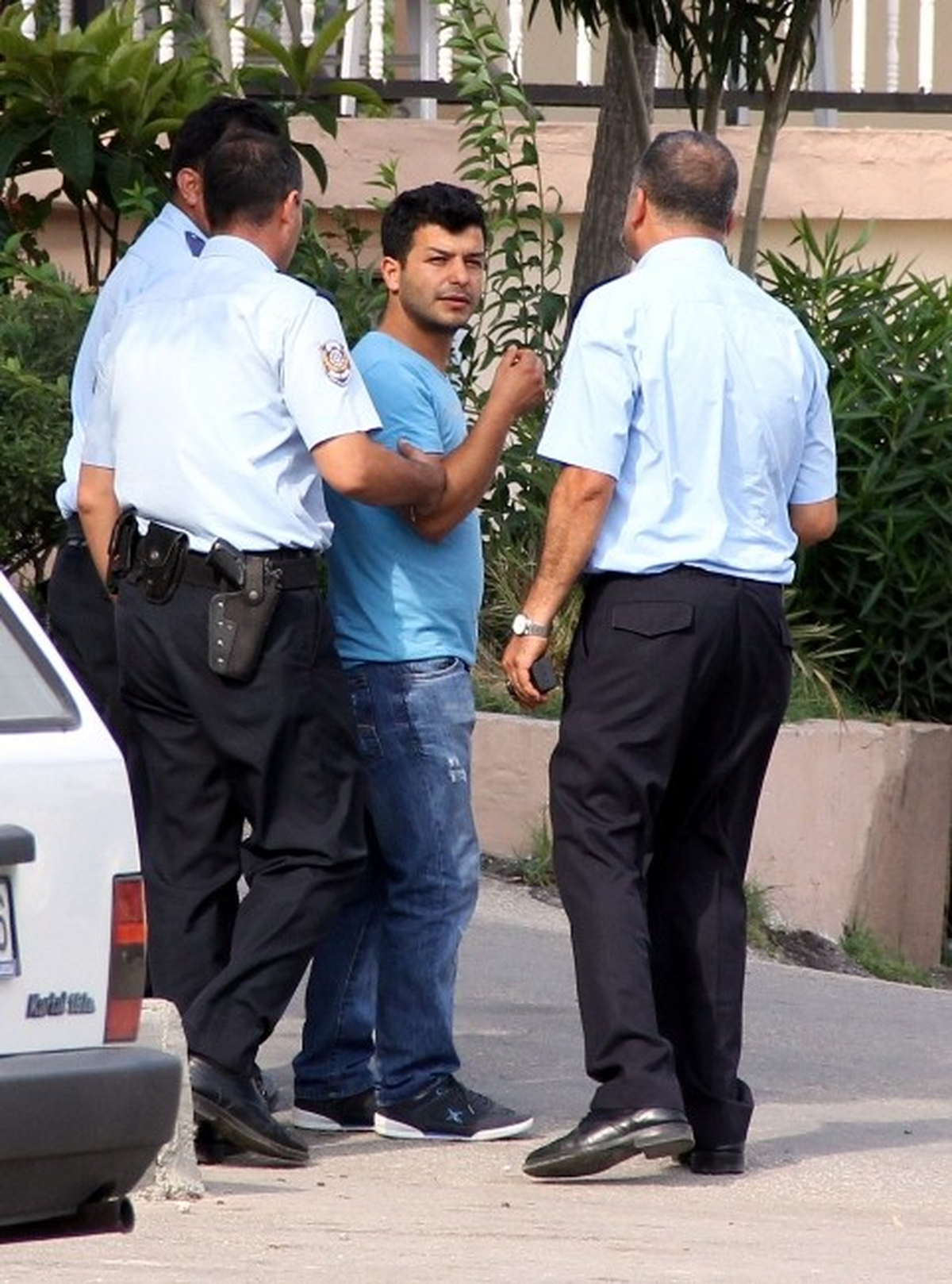 Uzman Çavuş Eski Eniştesini Silahla Yaraladı