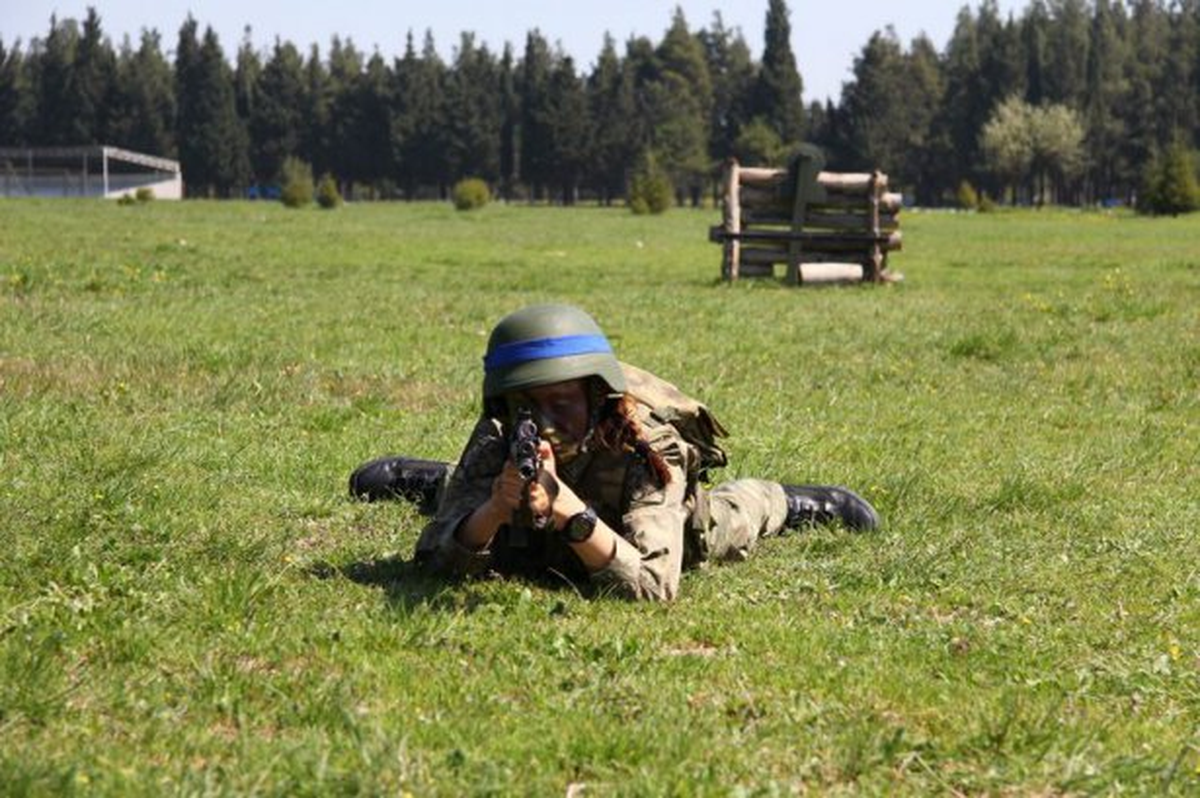 Vatan savunmaya aday kadın astsubaylar -