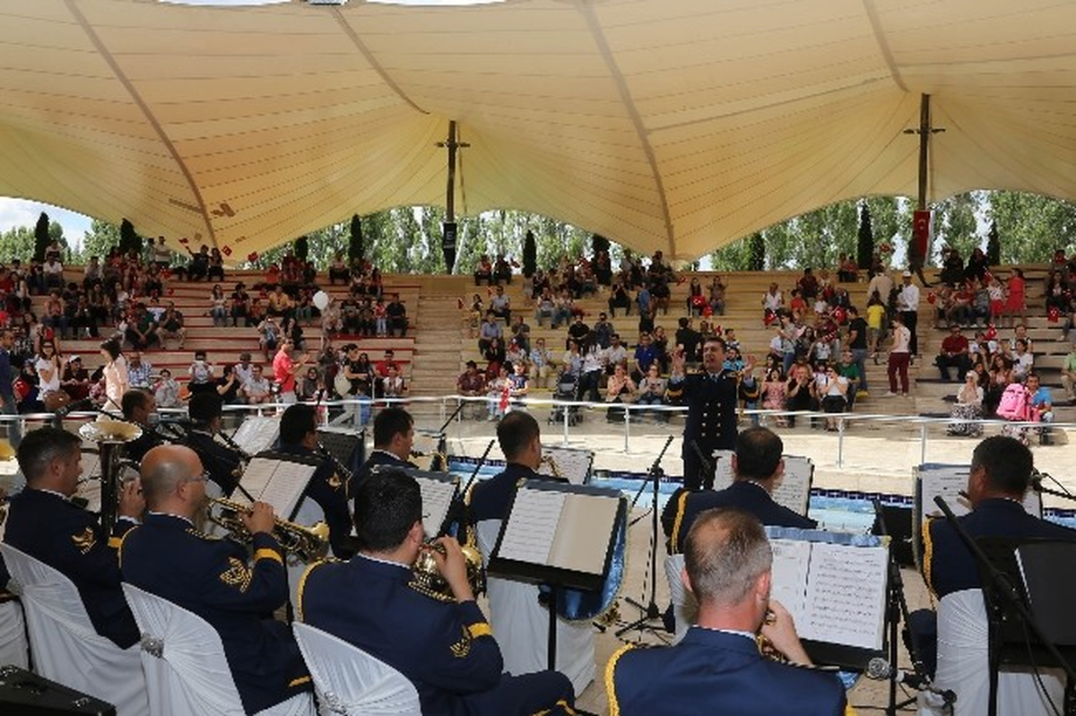 Askeri Bandodan Anlamlı Konser