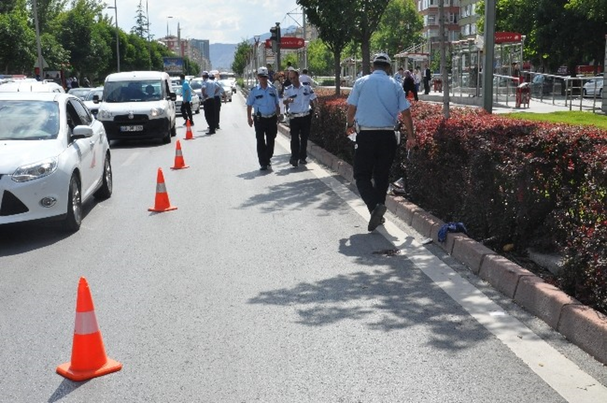 Kayseri\'de Otomobilin Çarptığı Kadın Öldü