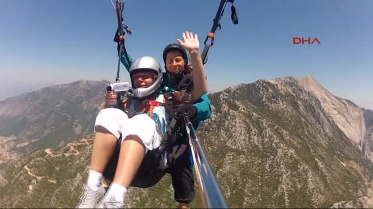 Babadağ\'da Tek Kadın Yamaç Paraşütü Pilotu