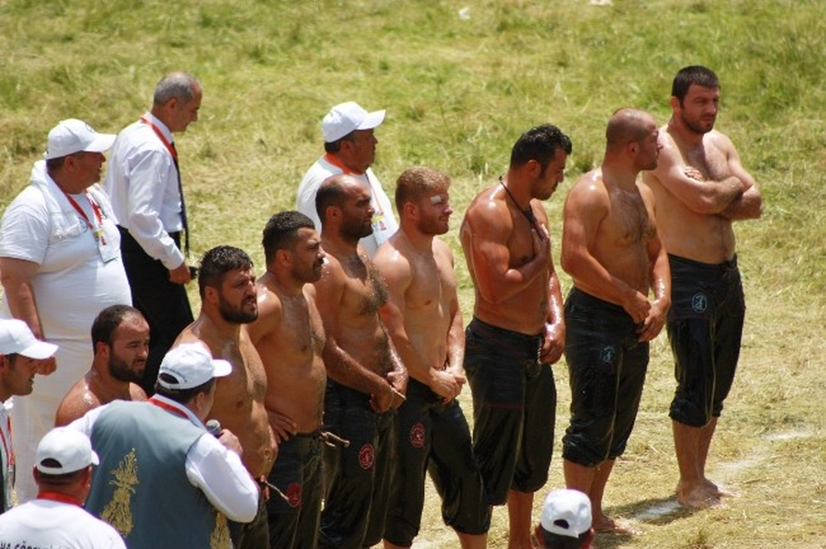 Başpehlivanlar Çeyrek Final İçin Güreşiyorlar