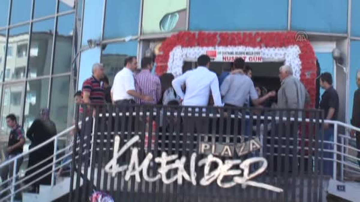 Cinayet zanlısı, düğünde yakalandı -