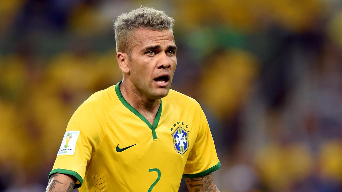 Dani Alves, Takım Arkadaşı Fred\'i Eleştiren Alan Shearer\'a Yüklendi