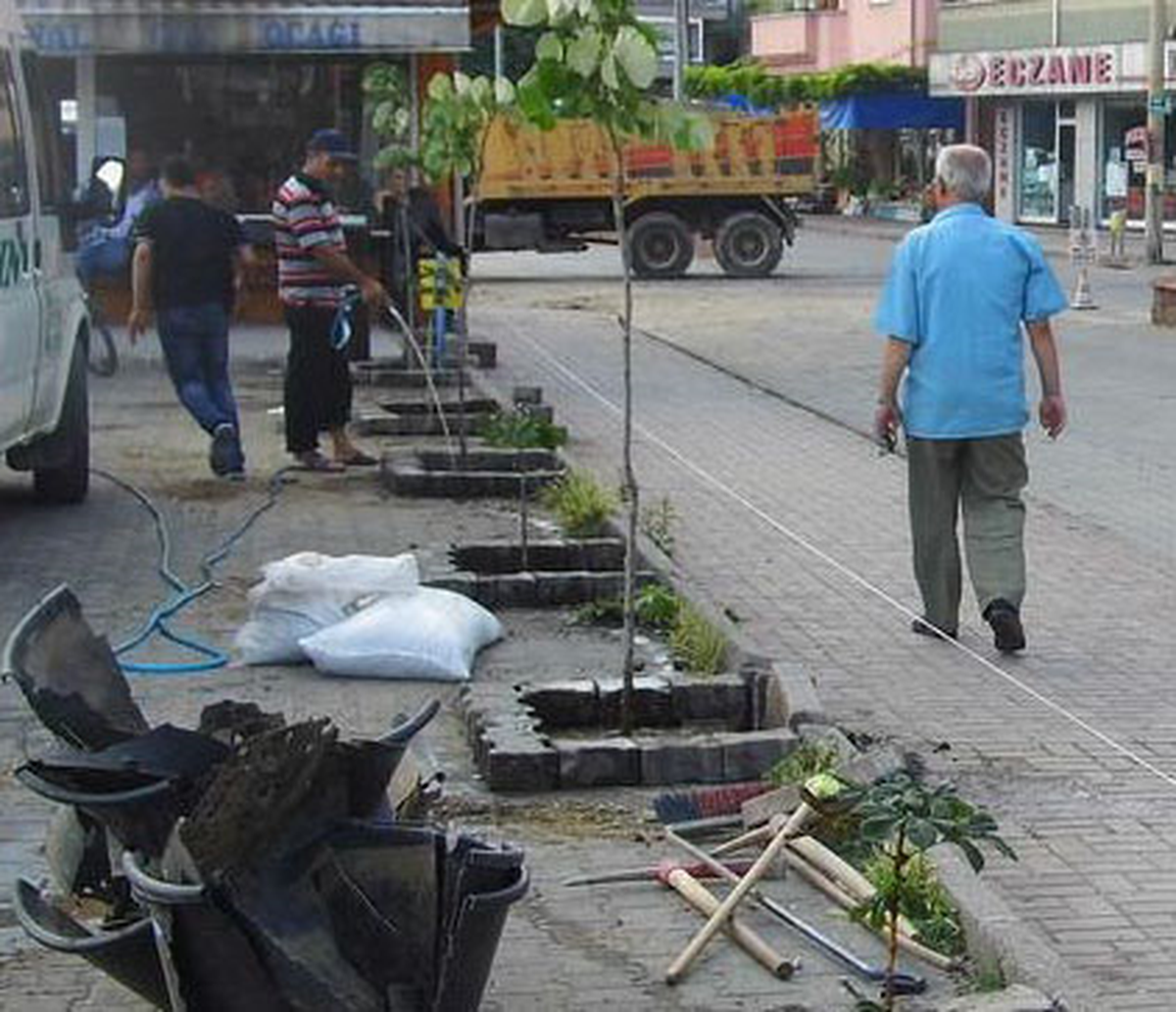 Gökçebey\'de Ağaçlandırma Çalışmaları