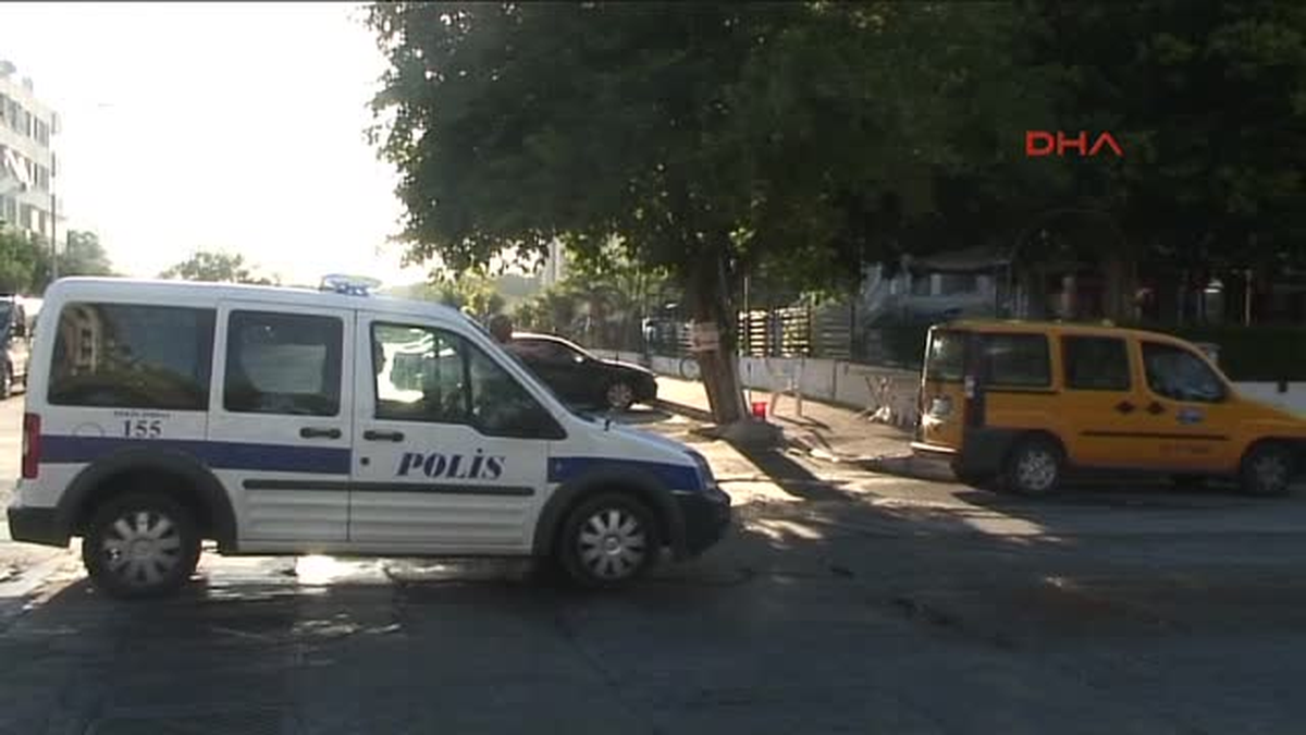 Güvenlik Görevlisini Çağırıp Vurdular