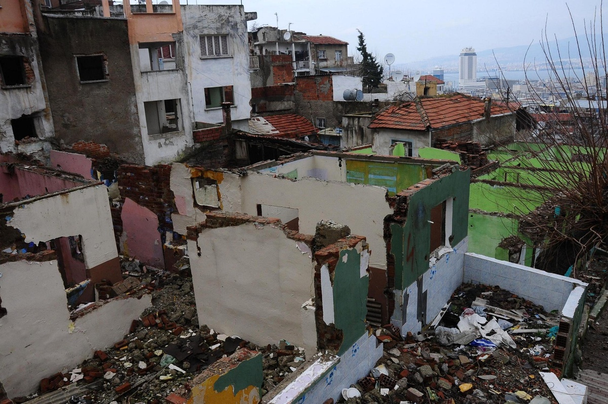 İzmir\'deki Antik Roma Tiyatrosu\'nun Kente Kazandırılması