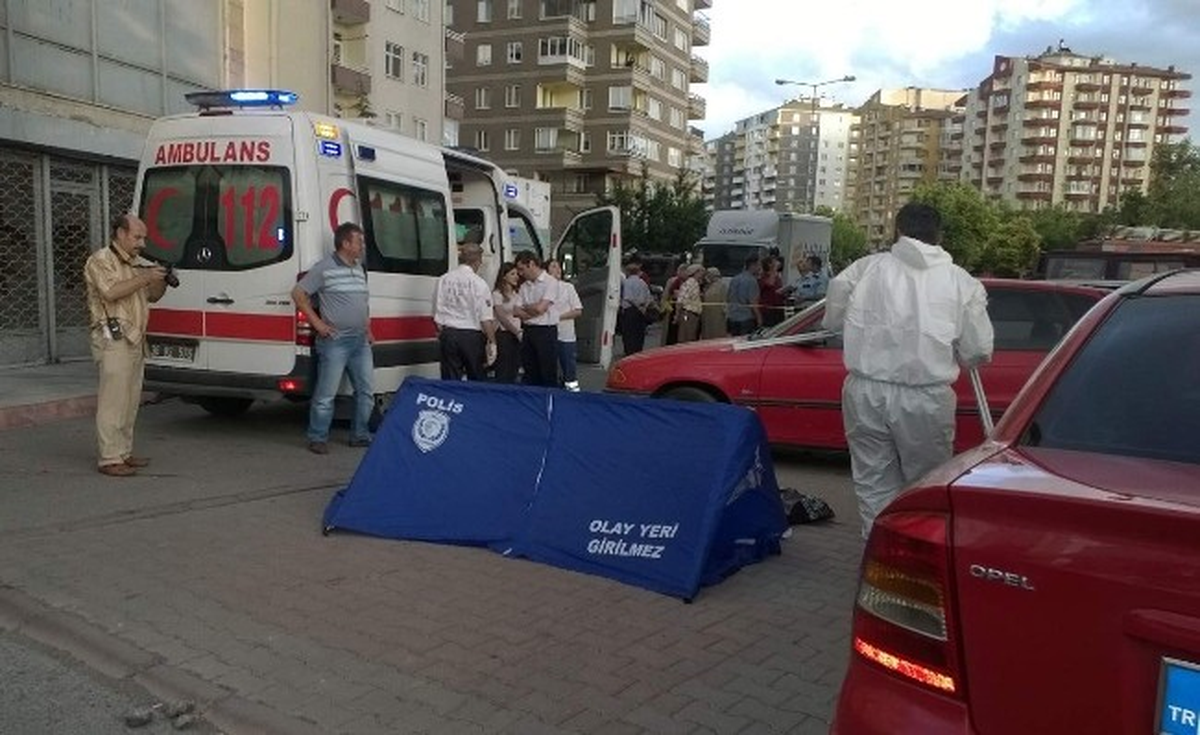 Kayseri\'de 8. Kattan Düşen Kadın Öldü