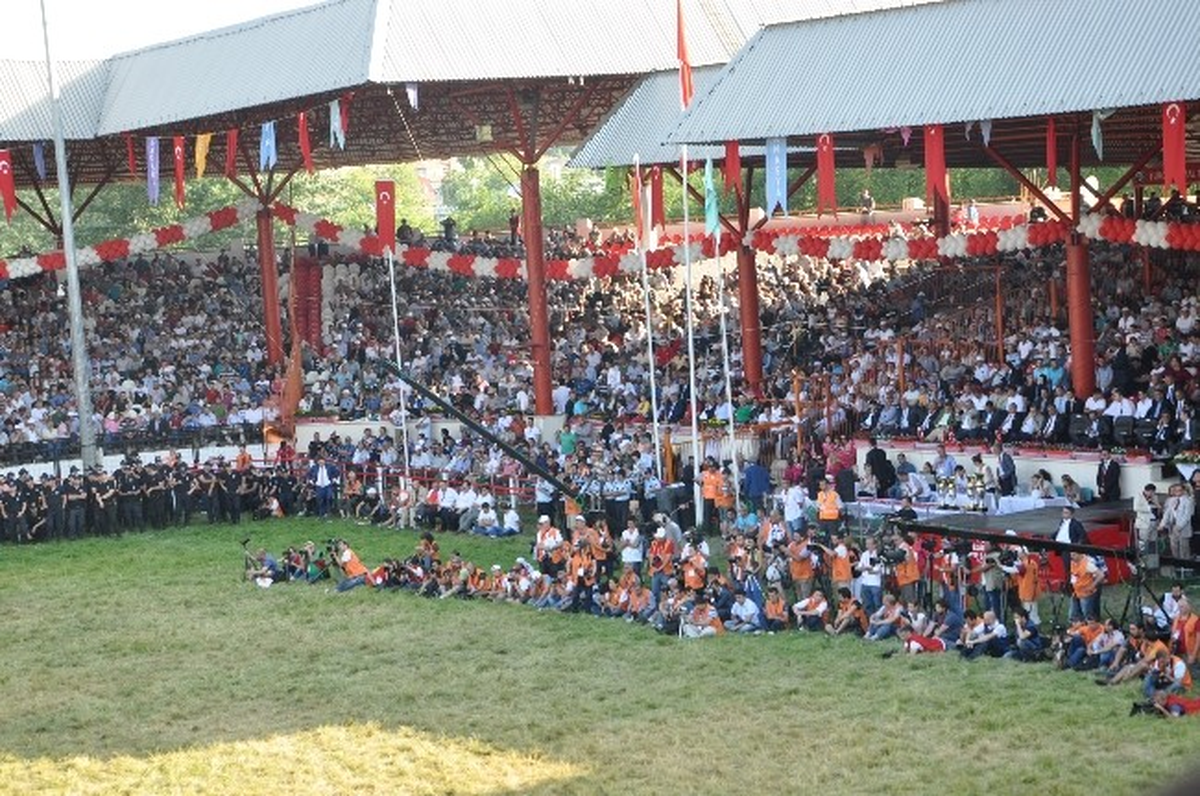 Kırkpınar\'ın Final Güreşi Başladı