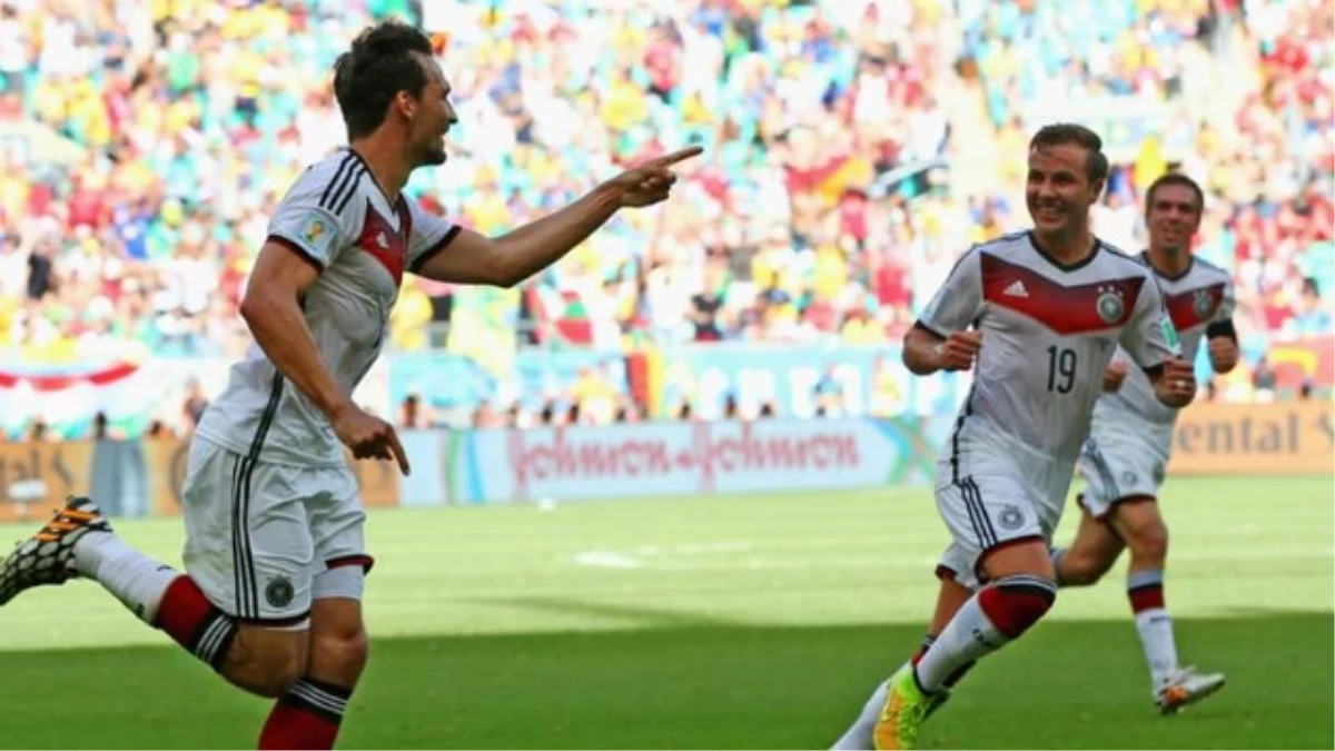 Klose, Dünya Kupası\'nda Ronaldo\'yu Yakaladı