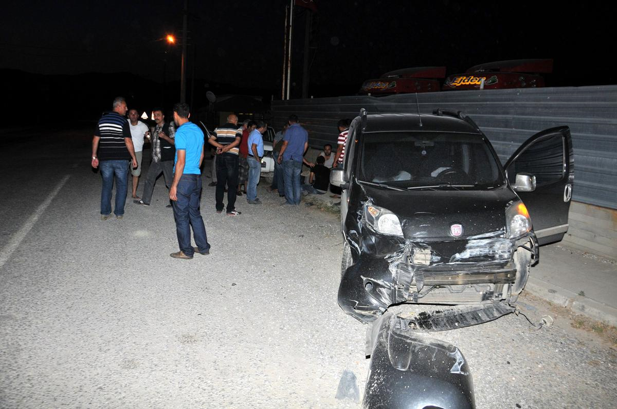 Milas\'ta Trafik Kazası: 2 Yaralı