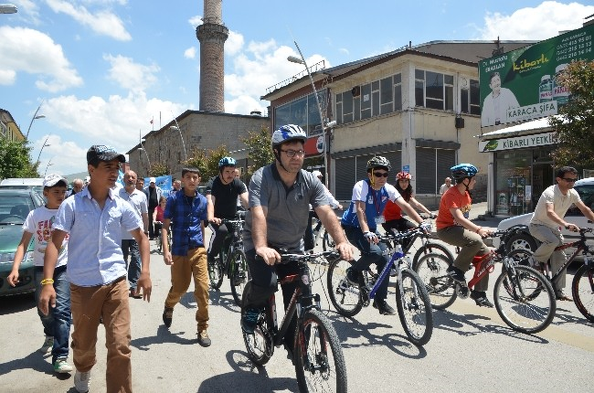 Obeziteye Karşı Pedal Çevirdiler