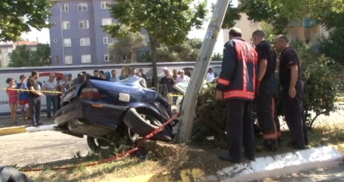 Otomobil Elektrik Direğine Çarptı: 1 Ölü