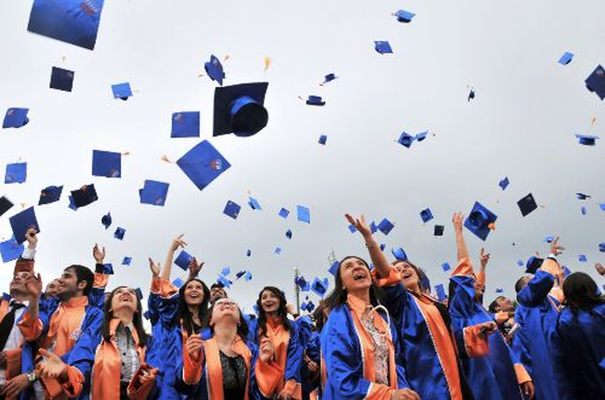 Sabancı Üniversitesi\'nde Mezuniyet Coşkusu