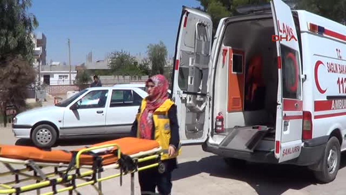 Suriye\'den 2 Yaralı Akçakale\'ye Getirildi