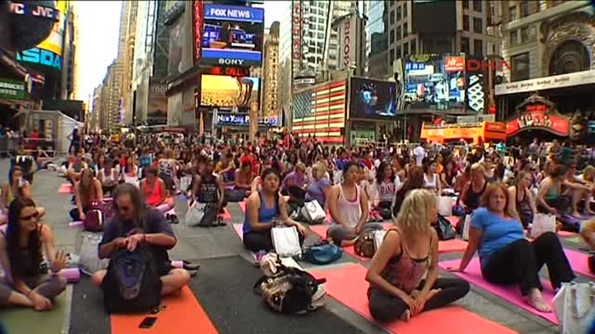 Times Meydanı\'nda Yoga Zamanı