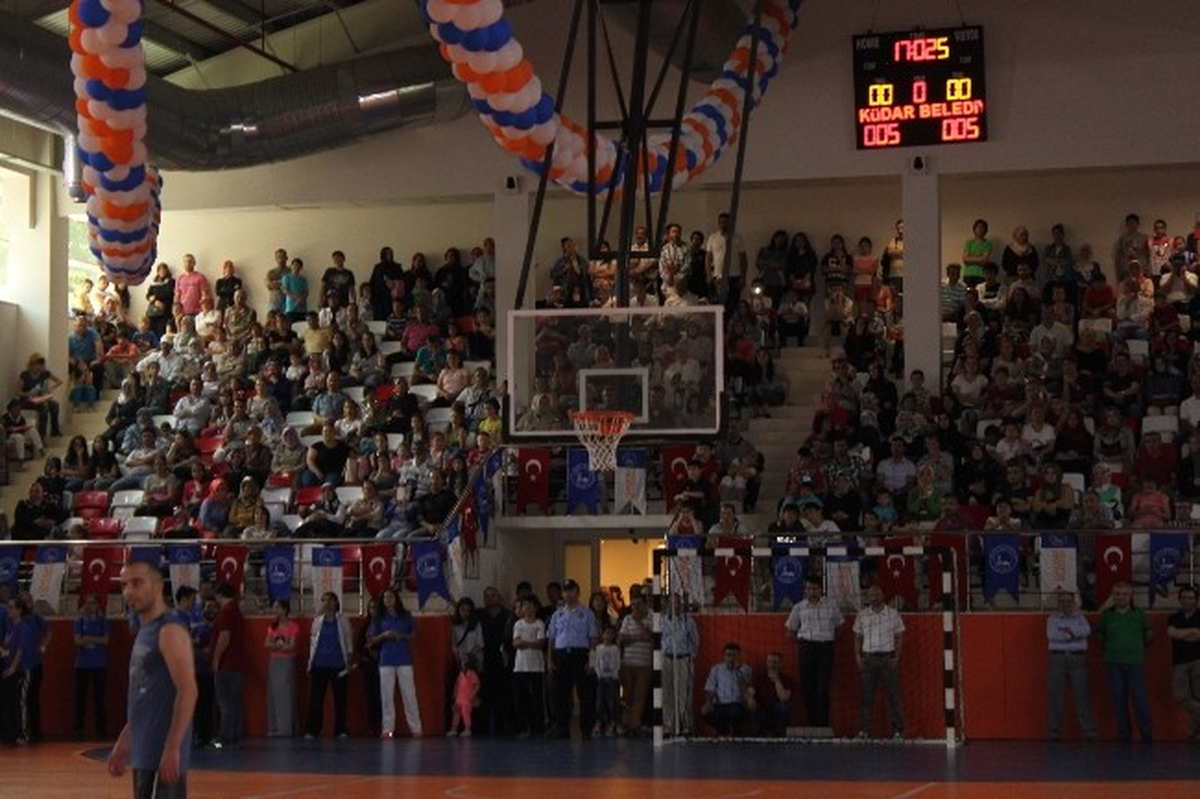 Üsküdar Yaz Spor Okulu Törenle Açıldı