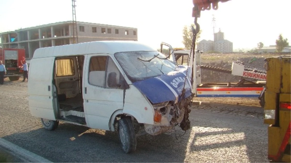 Uyarı Ateşi Açılan Minibüs Kaza Yaptı: 1 Ölü