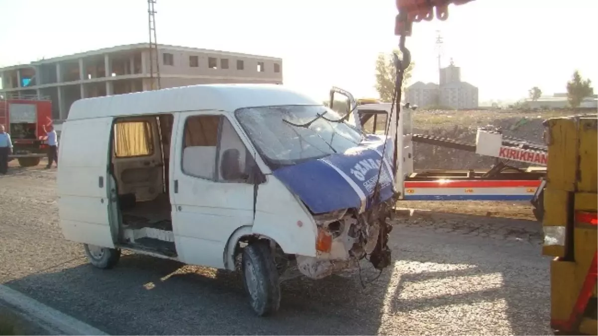 Uyarı Ateşi Açılan Minibüs Kaza Yaptı: 1 Ölü