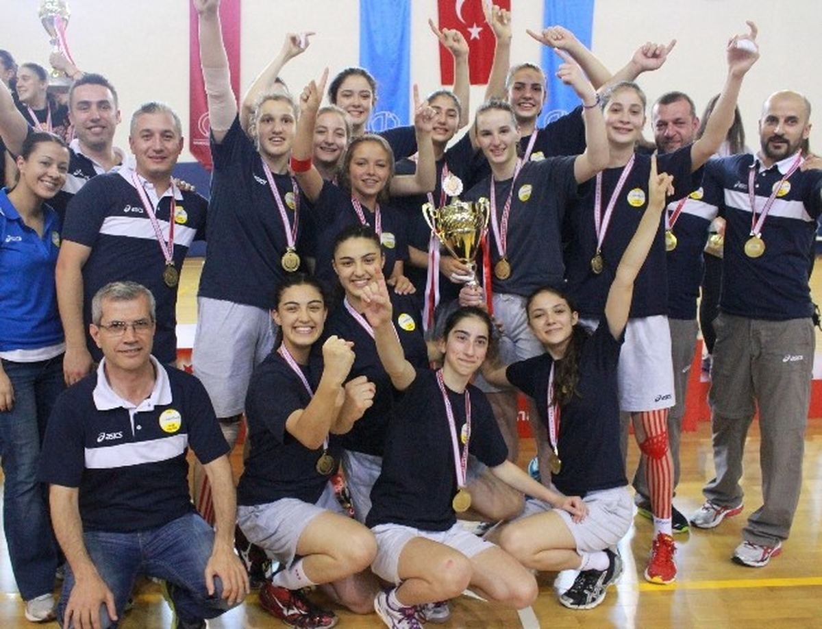 Yıldız Kızlarda Şampiyon Vakıfbank