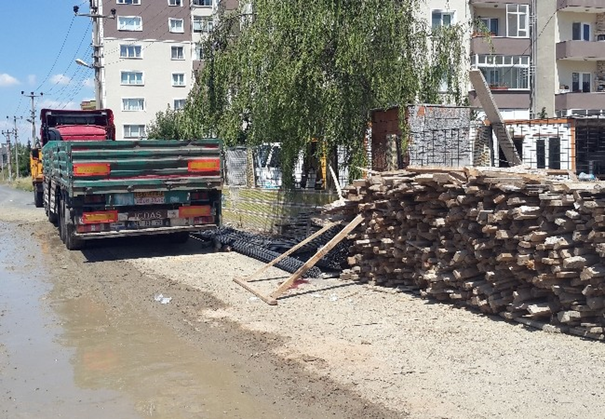 75 Yaşındaki İşçi Tonlarca Demirin Altında Kaldı