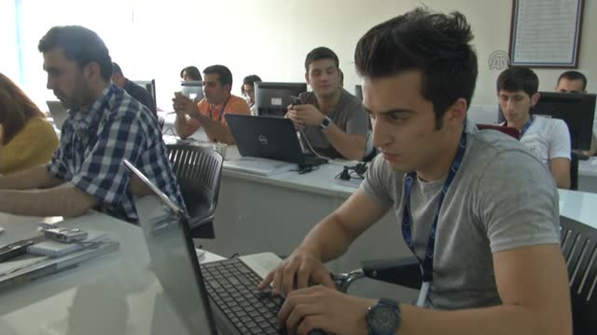 AA Genel Müdürü Öztürk, Azerbaycanlı gazetecilere ilk dersi verdi -