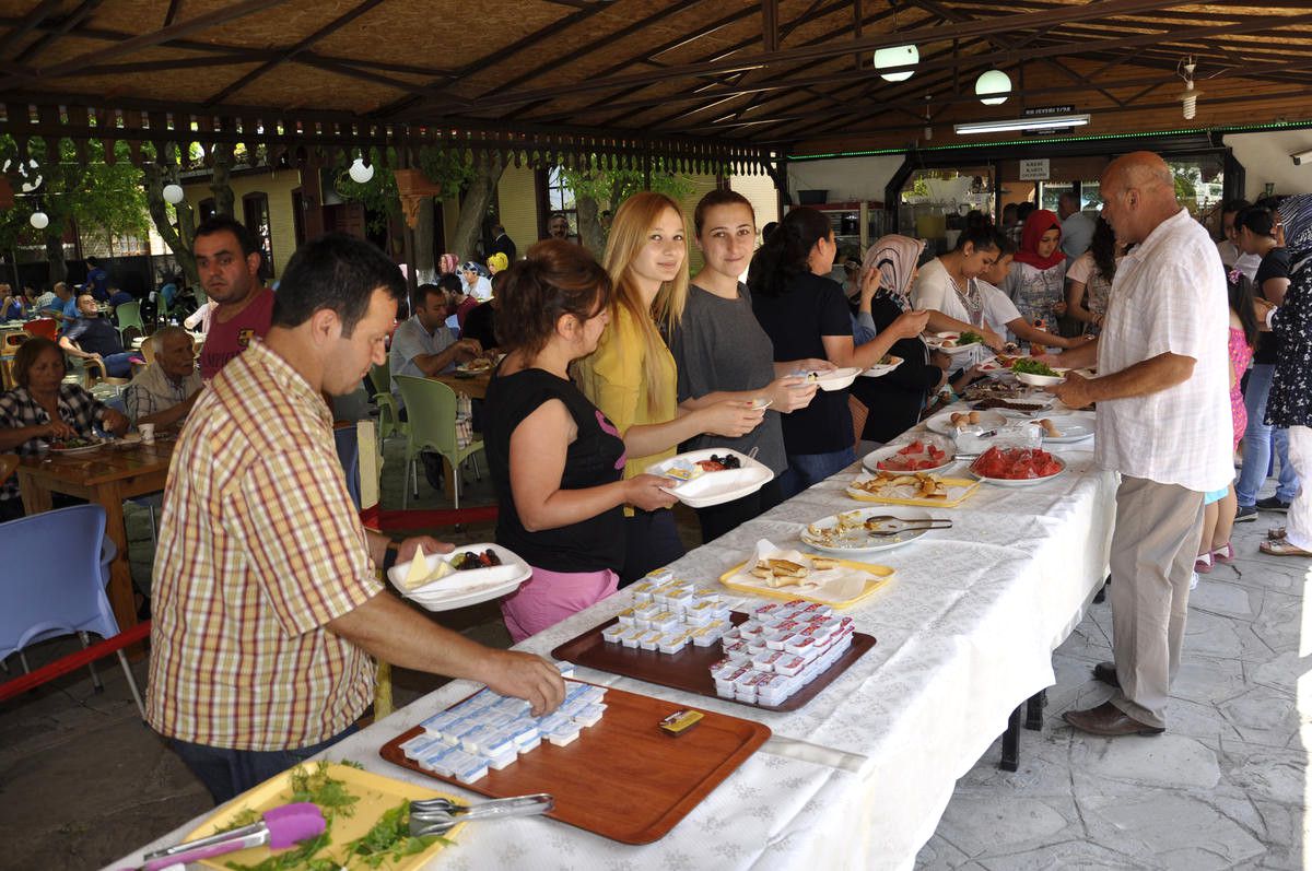 Abana\'da Öğrenciler Yararına Kahvaltı