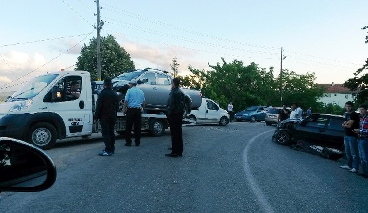 Amasra\'da Trafik Kazası: 2 Yaralı