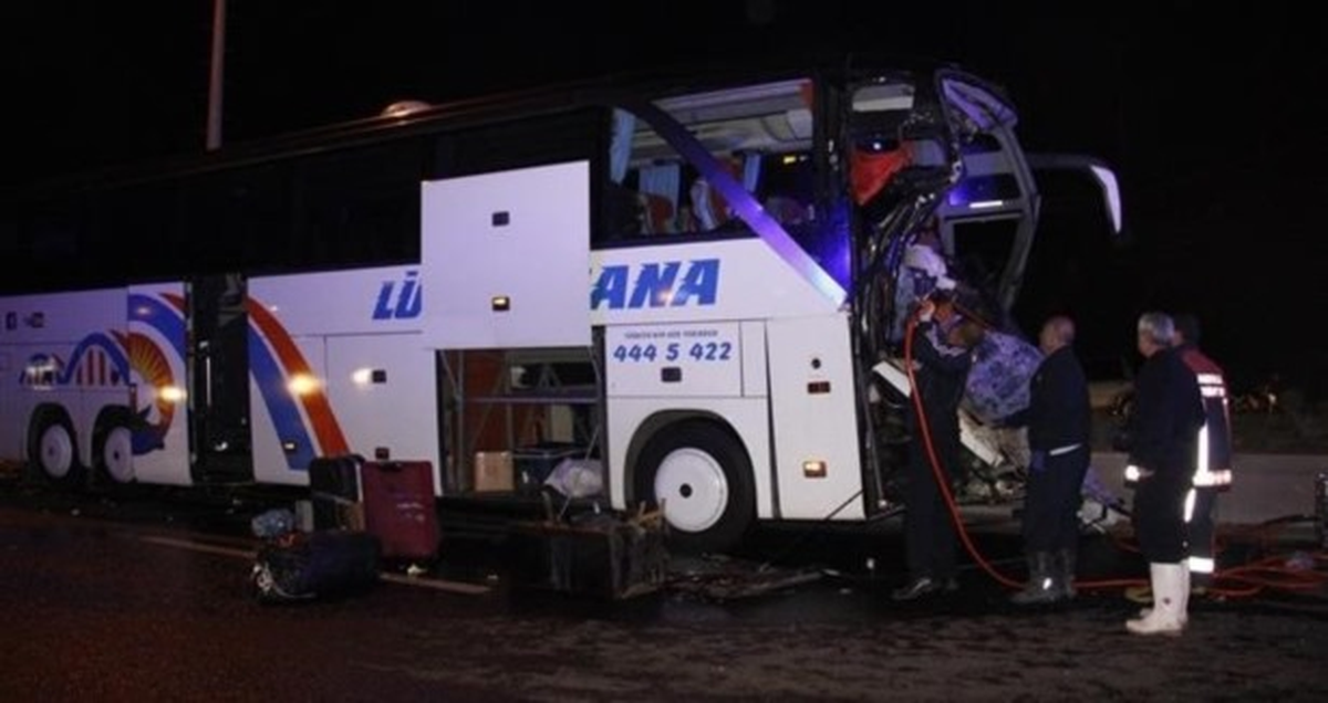 Ankara\'da Trafik Kazası: 2 Ölü, 30 Yaralı