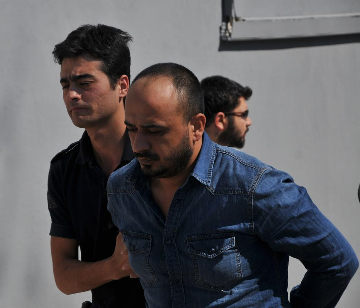 Antalya\'da Suç Örgütü Operasyonu: 23 Kişi Gözaltında