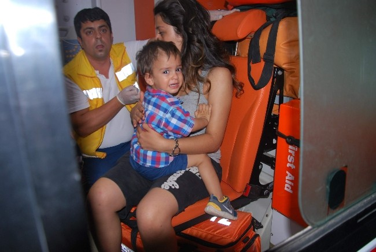 Aydın\'da Asansör Kabini Zemine Çakıldı: Biri Bebek 6 Yaralı