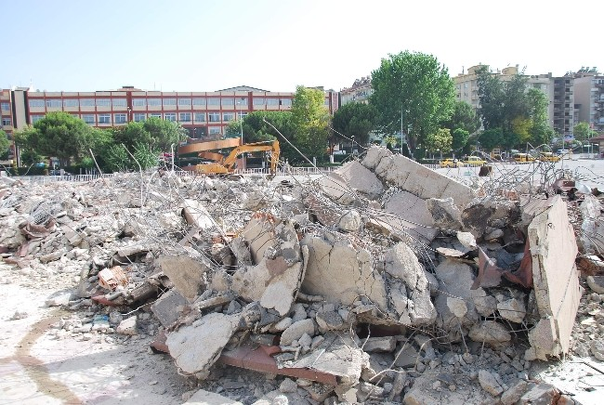 Aydın Eski Otogarı Yıkıldı