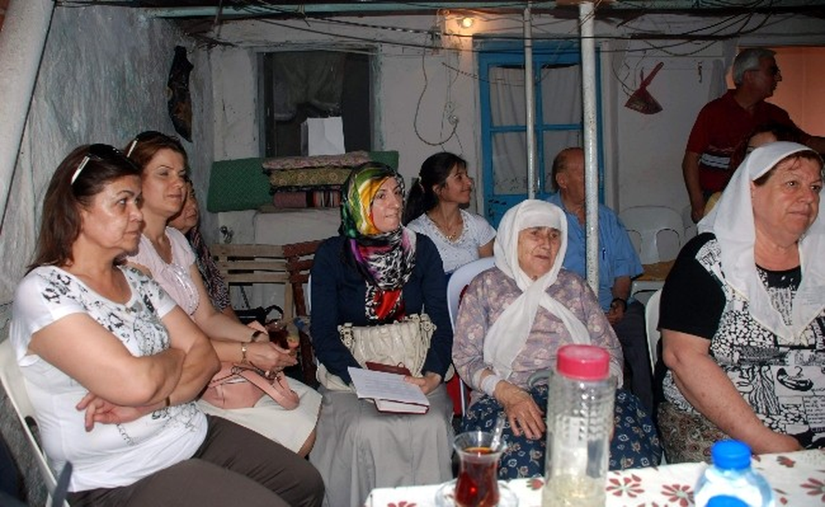 Aydın\'ın Yaşlı Çınarı Kadriye Teyze Evinde Ziyaret Edildi