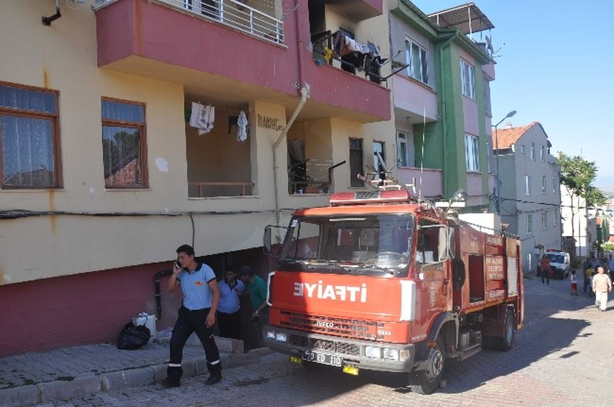 Balıkesir\'de Korkutan Yangın
