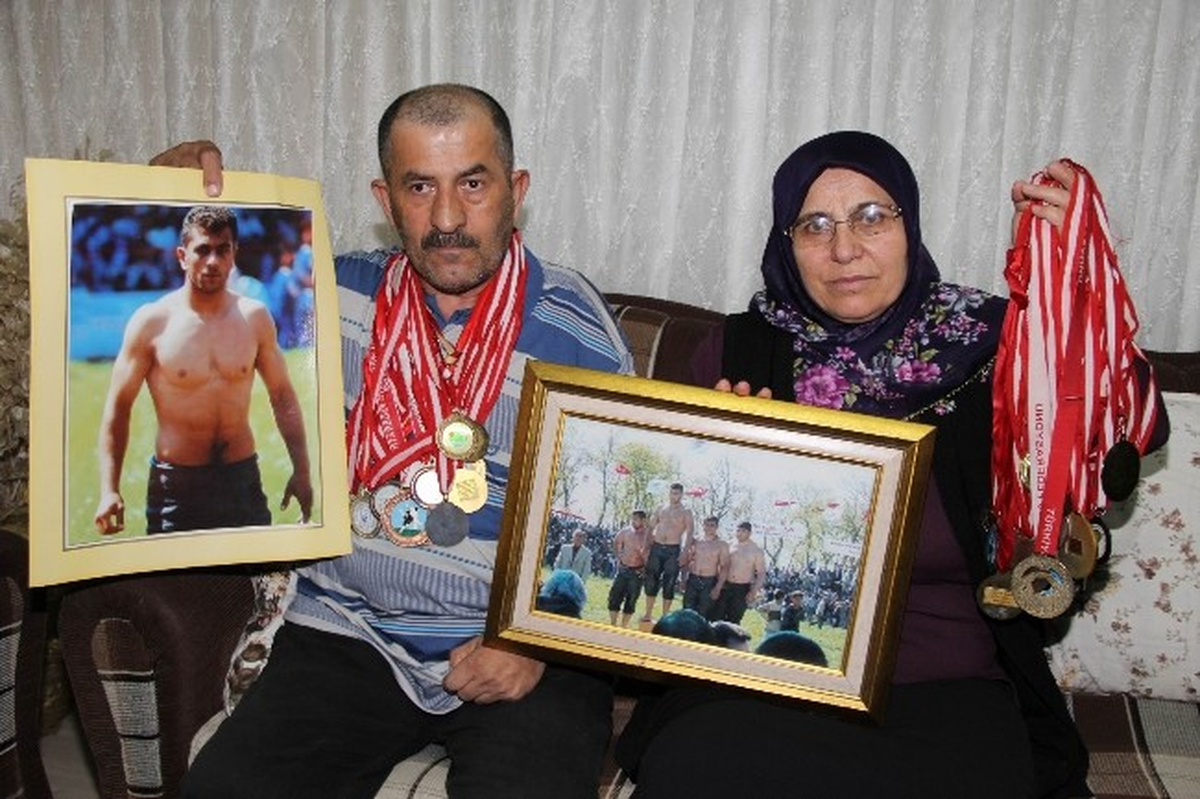 Başpehlivan Fatih Atlı\'nın Baba Evinde Büyük Sevinç