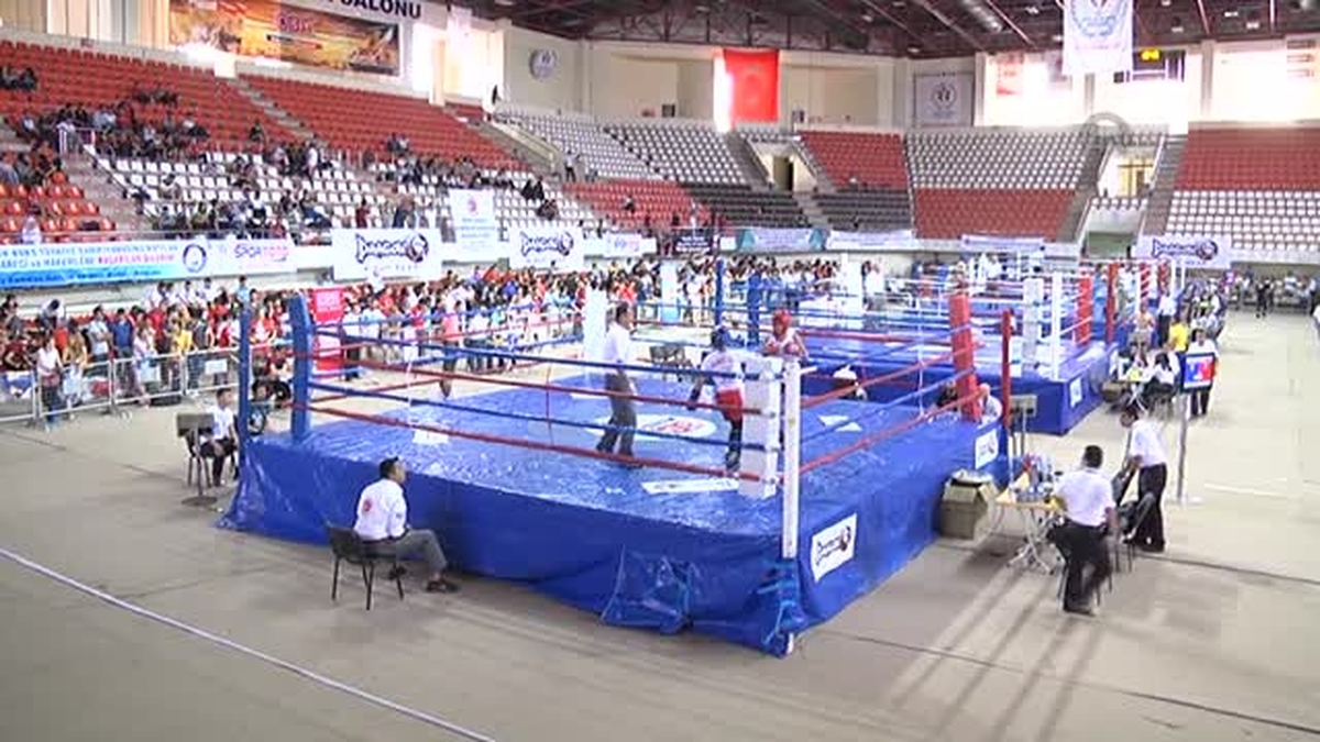 Bay-Bayan Gençler ve Büyükler Kick Boks Şampiyonası