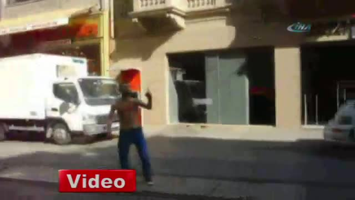 Bıçaklı Genç Dehşet Saçtı