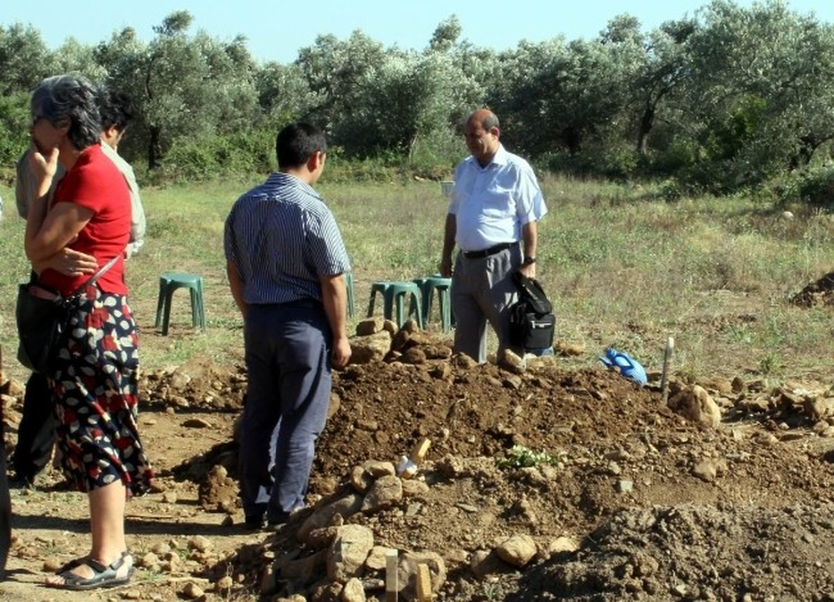 Birbirlerini Öldürdükleri İleri Sürülen Çift Ayrı Defnedildi