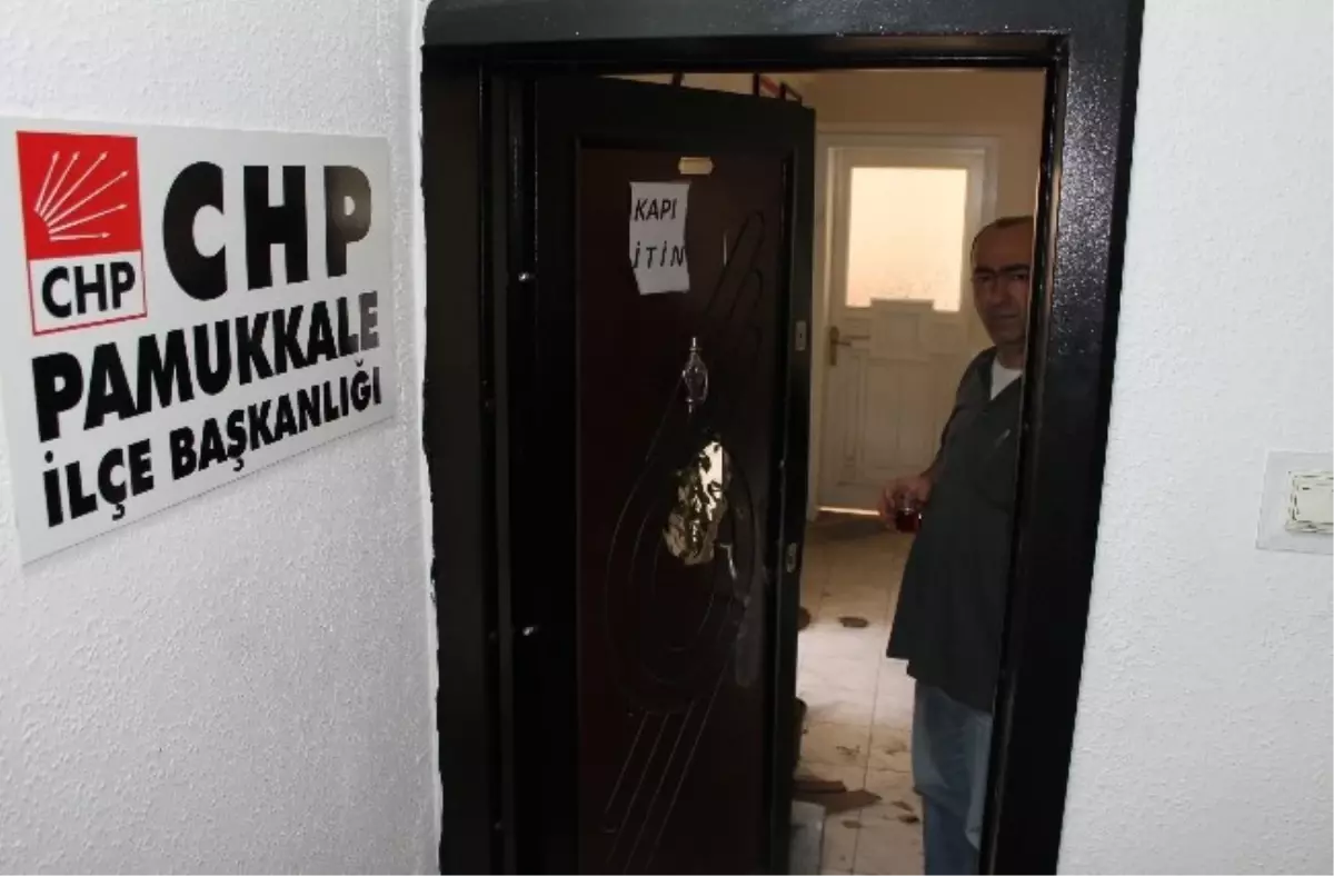 CHP Pamukkale İlçe Başkanlığına Taşlı Saldırı