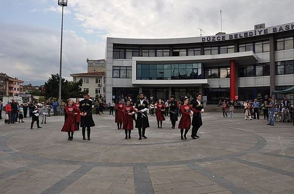 Danslarıyla Büyülediler