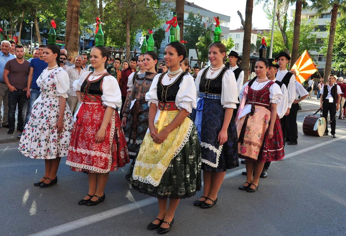Denizli\'de 14. Uluslararası Halk Dansları Festivali Başladı