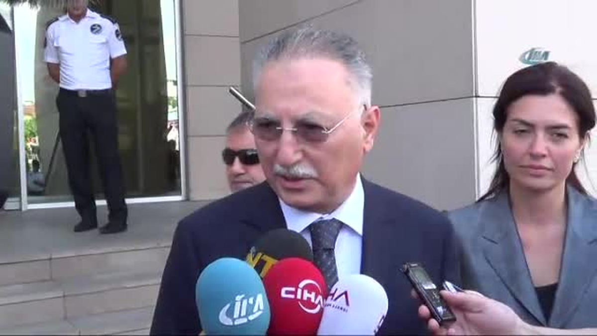 Ekmeleddin İhsanoğlu Adliyede